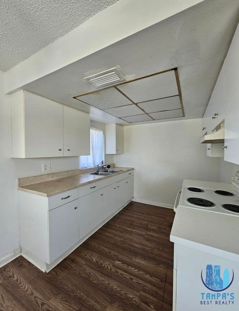 St Petersburg Apartment: 209 NW Jefferson Cir N