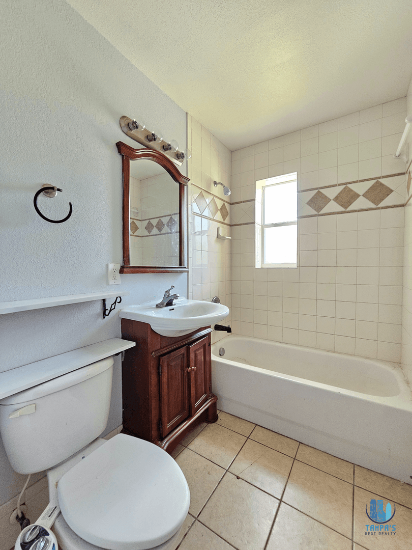 Clearwater Apartment: 1355 Drew St