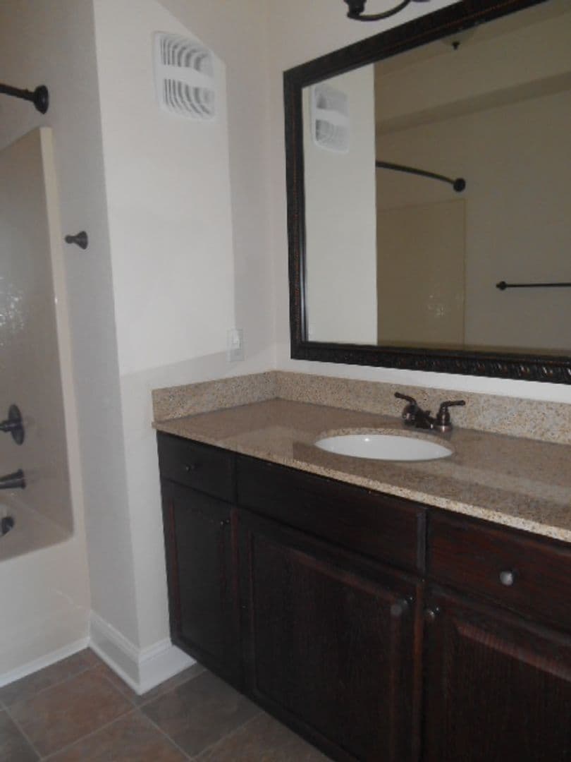 Hampton Apartment: 130 Semple Farm Road