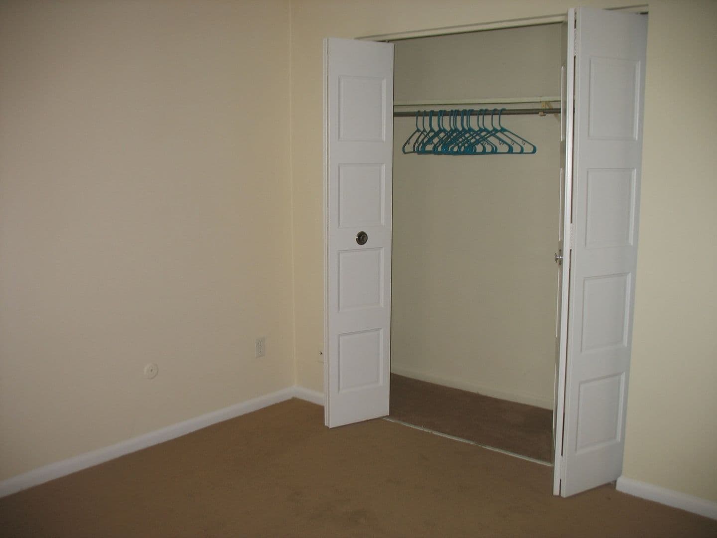 Virginia Beach Apartment: 2212 Vantage Point