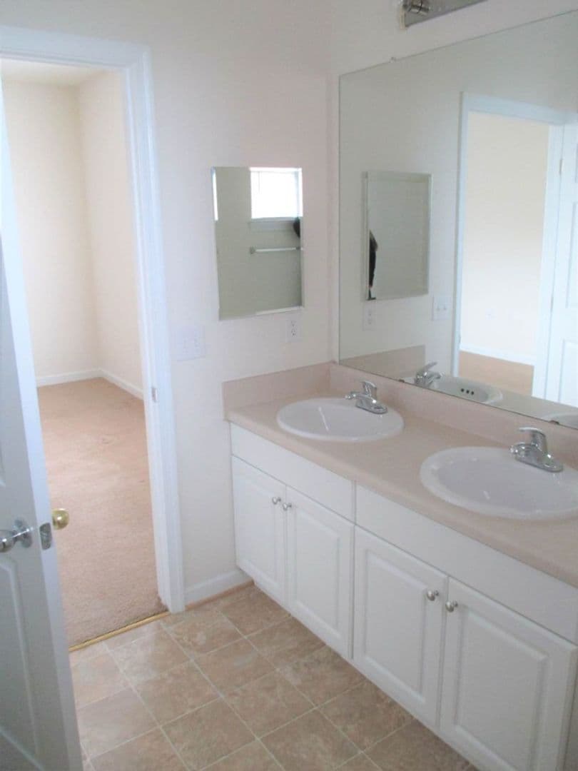 Newport News Apartment: 650 Stoney Creek Lane