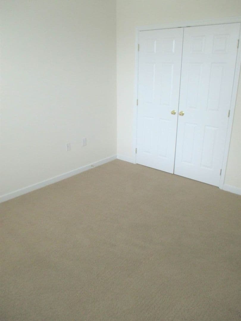 Newport News Apartment: 650 Stoney Creek Lane