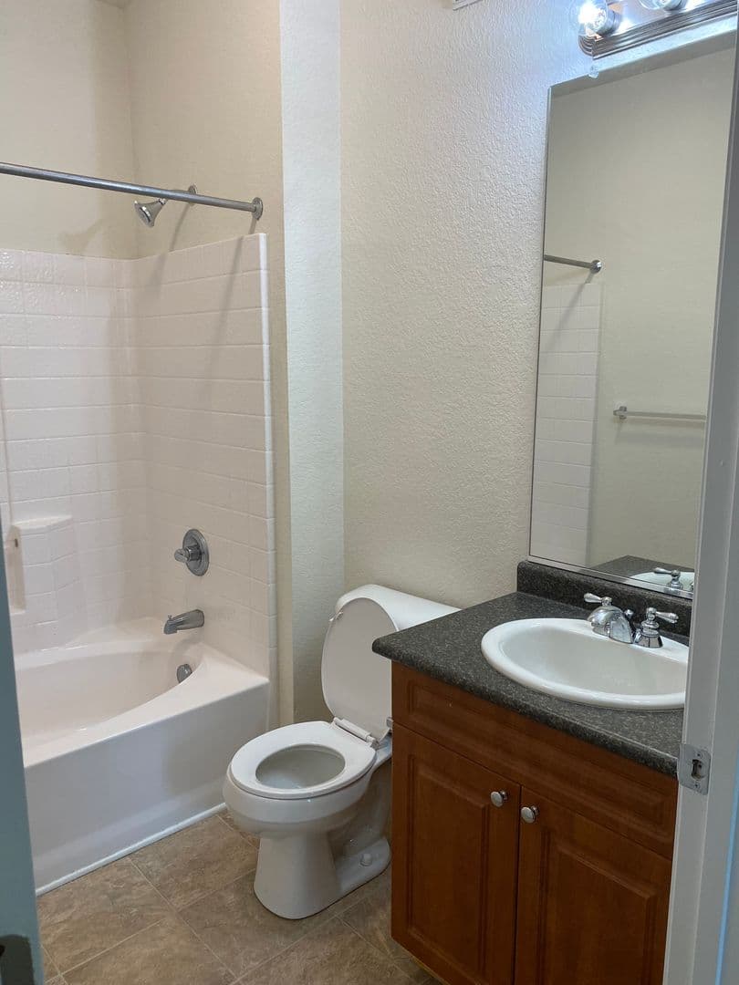 Newport News Apartment: 650 Stoney Creek Lane