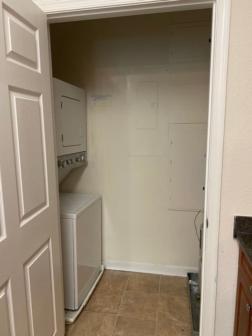 Newport News Apartment: 650 Stoney Creek Lane