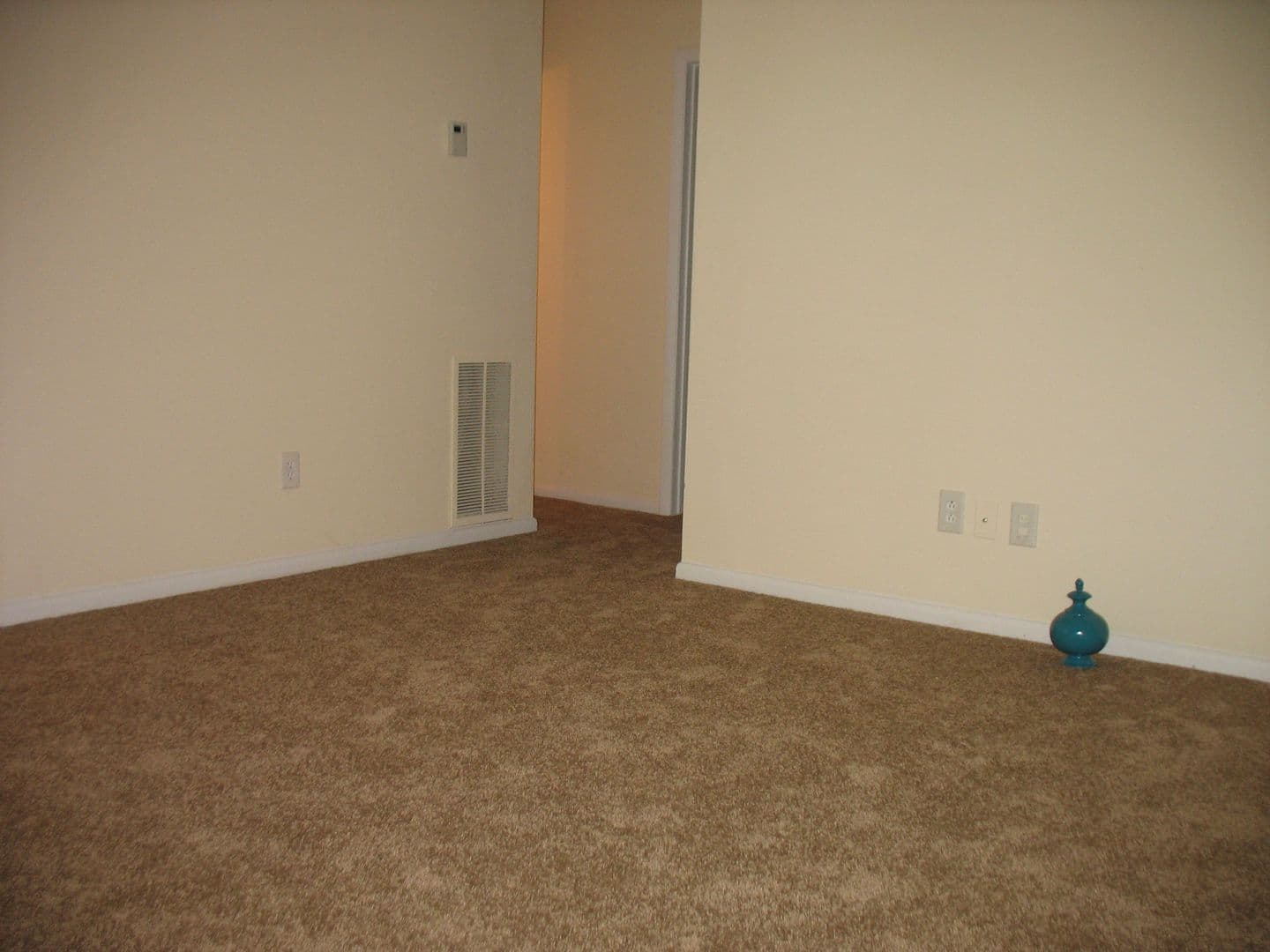 Virginia Beach Apartment: 2212 Vantage Point