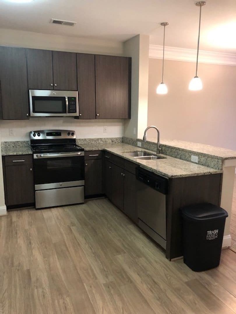 Portsmouth Apartment: 800 Crawford Street