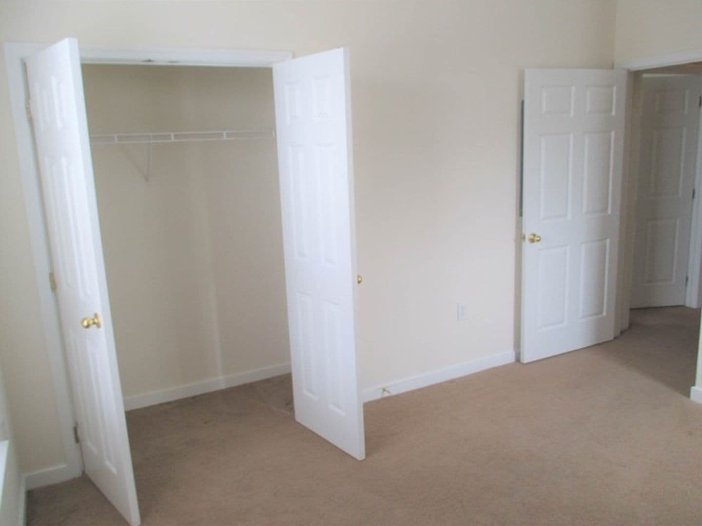 Newport News Apartment: 650 Stoney Creek Lane