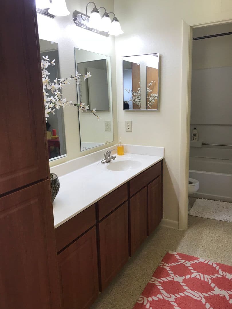 Newport News Townhome: 3900 Woodbridge Drive