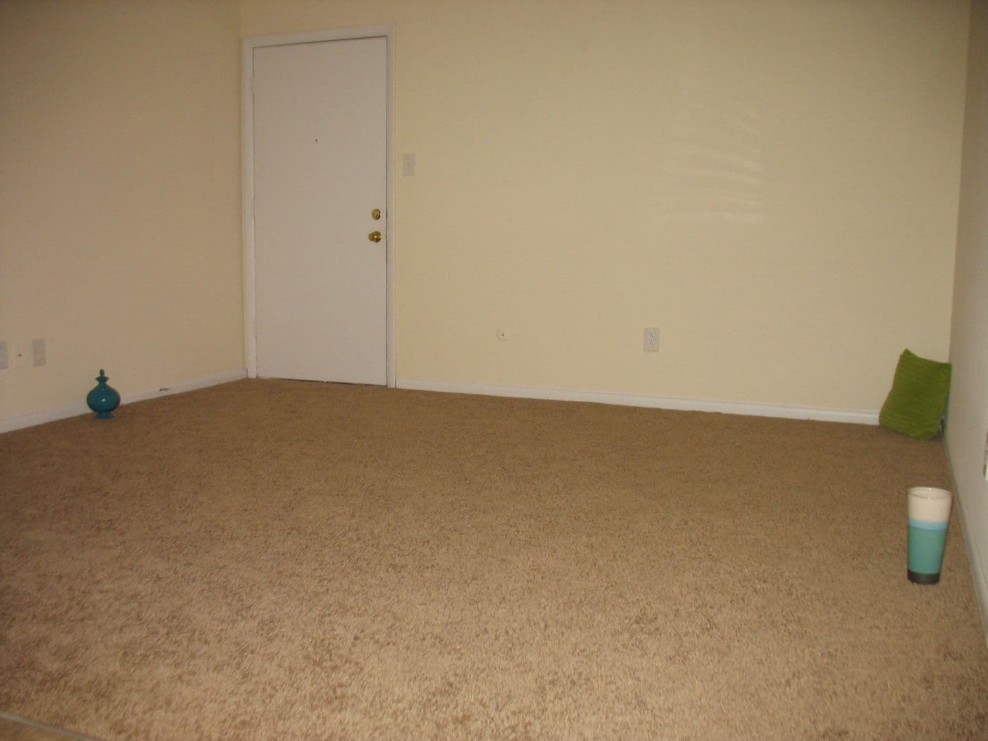 Virginia Beach Apartment: 2212 Vantage Point