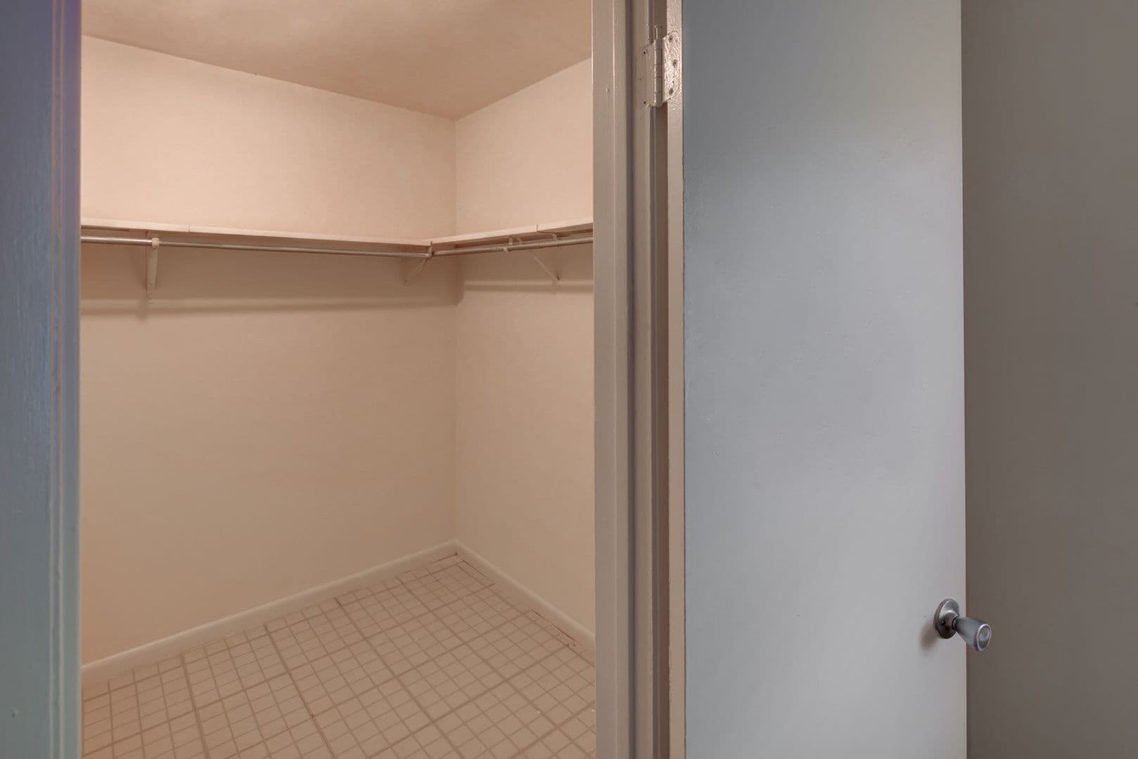 Virginia Beach Apartment: 2212 Vantage Point