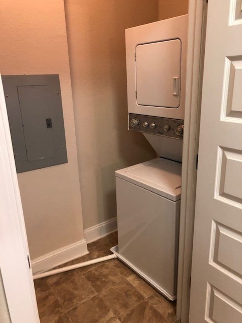 Portsmouth Apartment: 800 Crawford Street