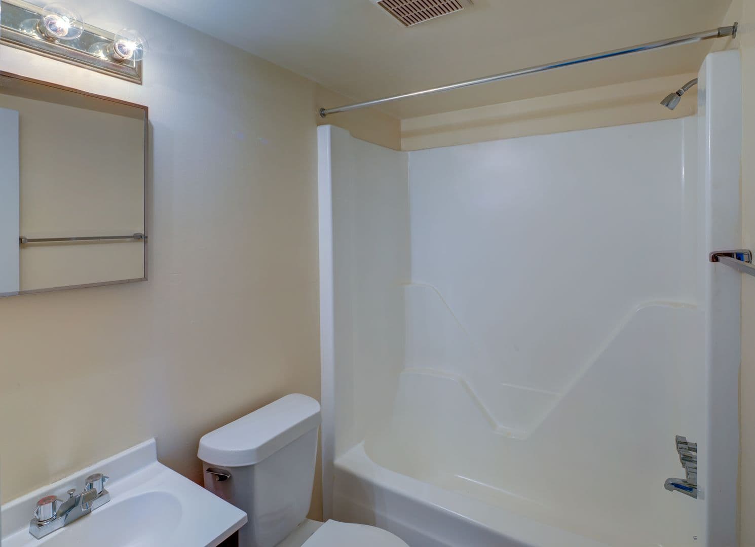 Virginia Beach Apartment: 2212 Vantage Point