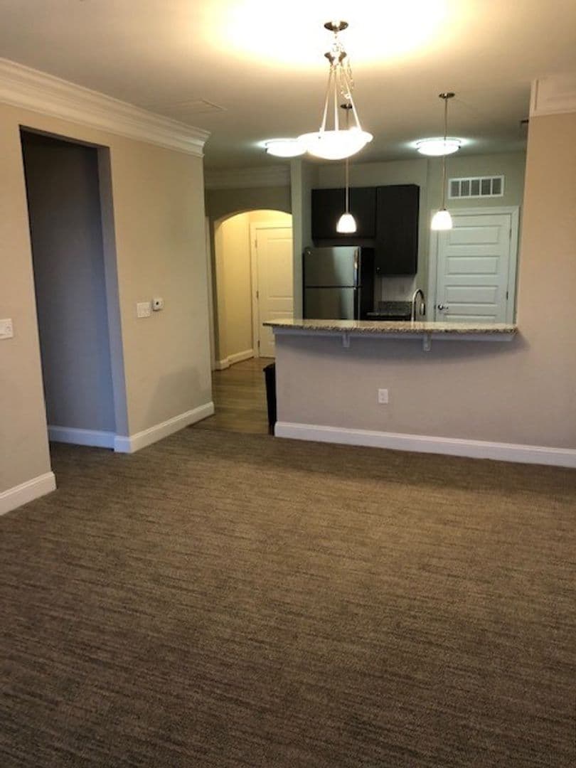 Portsmouth Apartment: 800 Crawford Street