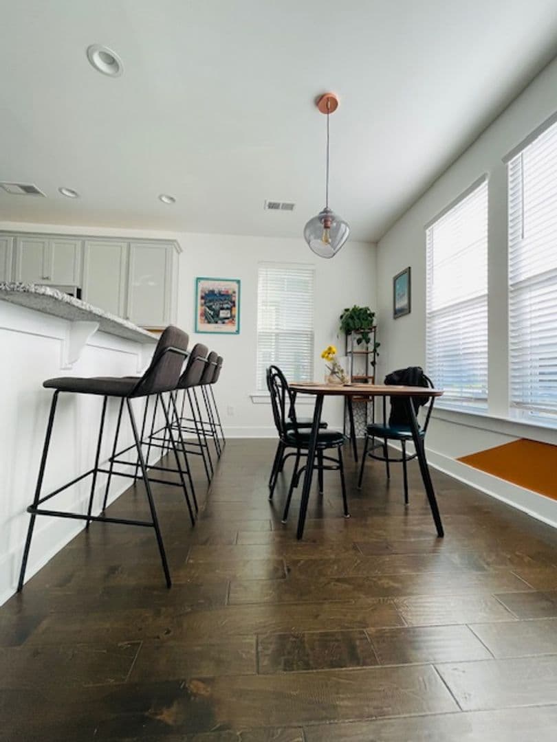 West Columbia House: 210 Saint Anns Aly