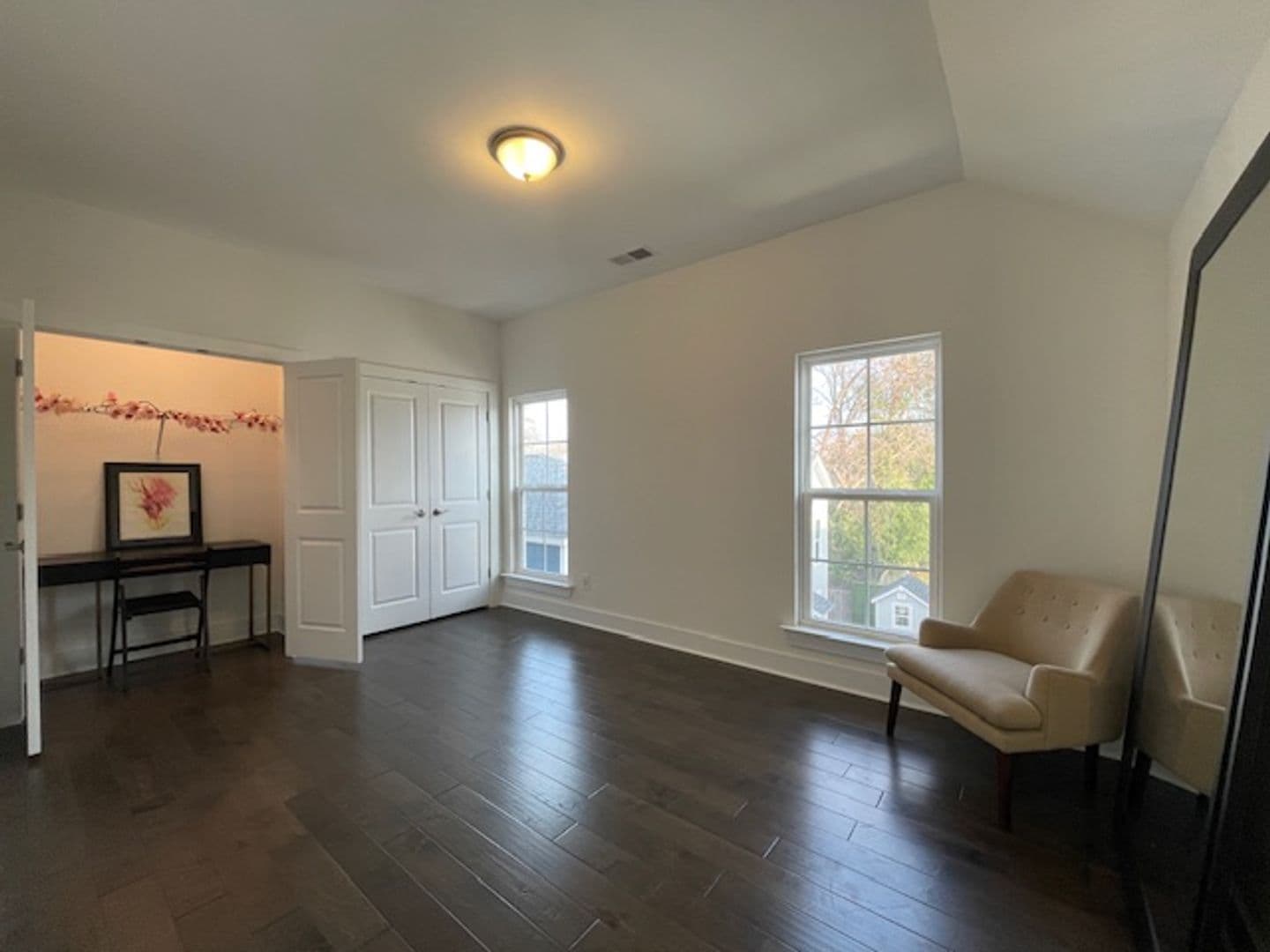 West Columbia House: 210 Saint Anns Aly