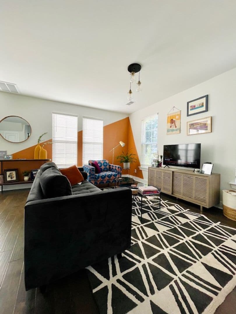 West Columbia House: 210 Saint Anns Aly