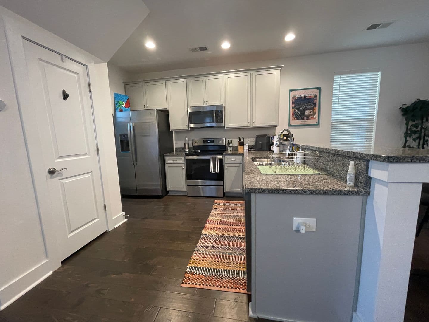 West Columbia House: 210 Saint Anns Aly