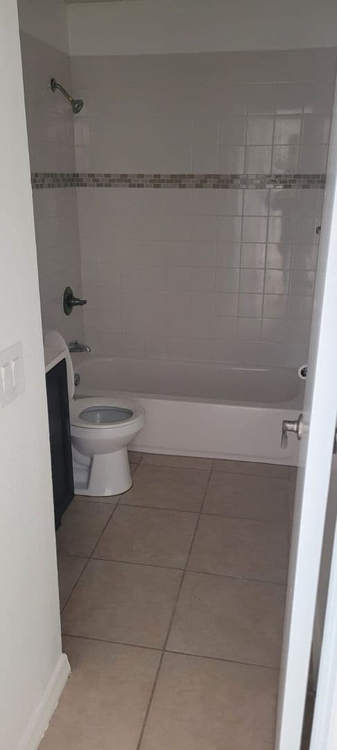 Tampa Apartment: 7101-7103 S Mascotte St