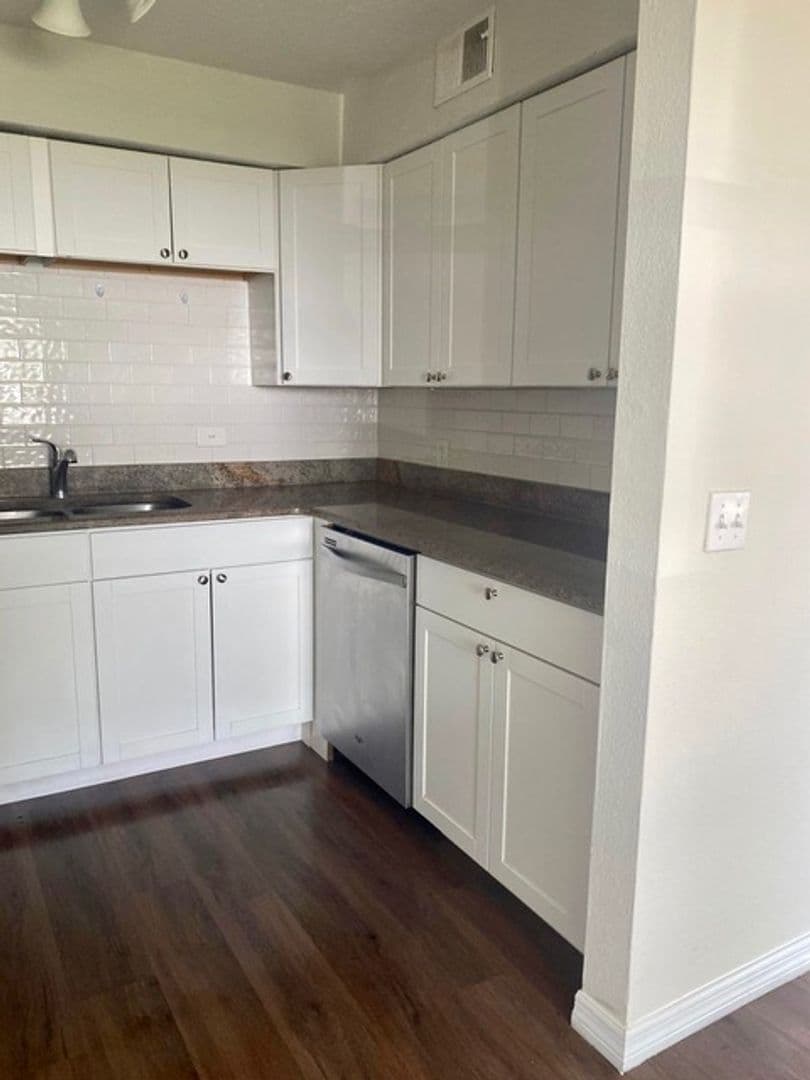 Tampa Apartment: 7101-7103 S Mascotte St