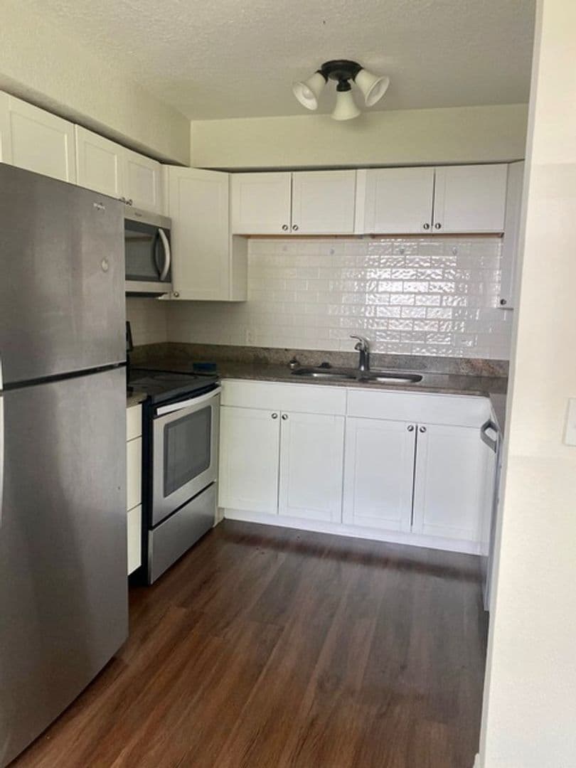 Tampa Apartment: 7101-7103 S Mascotte St