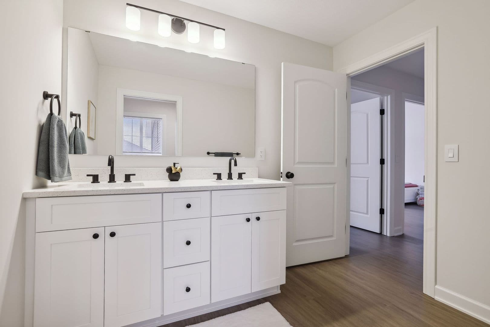 Roberts Apartment: Roberts 44