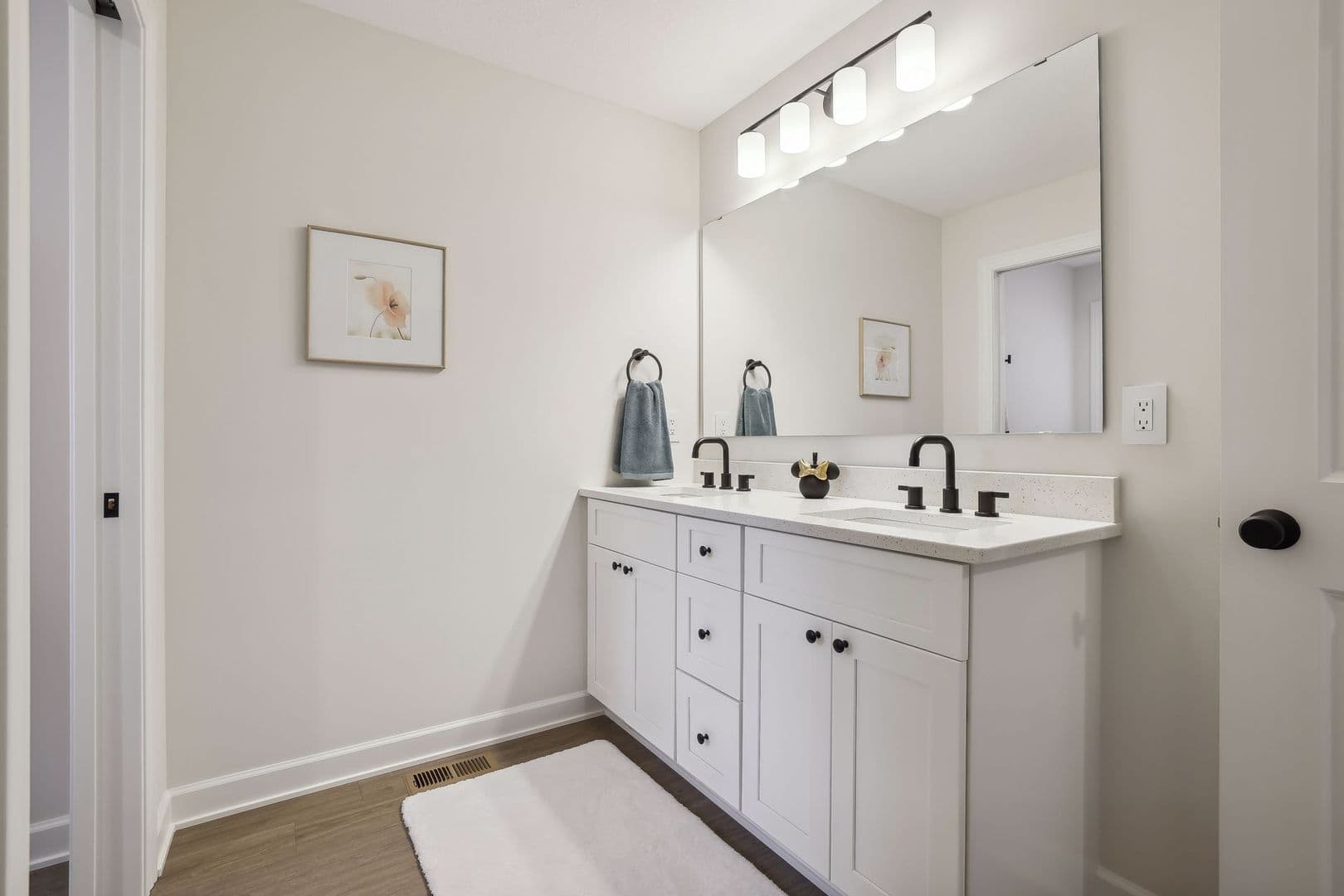 Roberts Apartment: Roberts 44