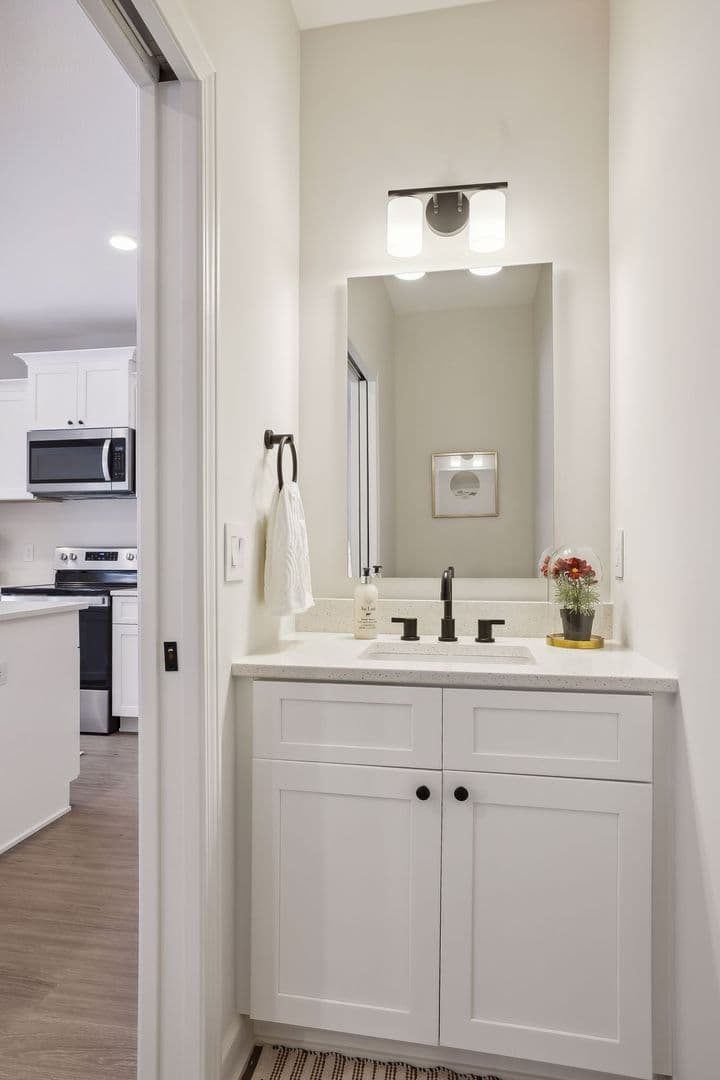 Roberts Apartment: Roberts 44
