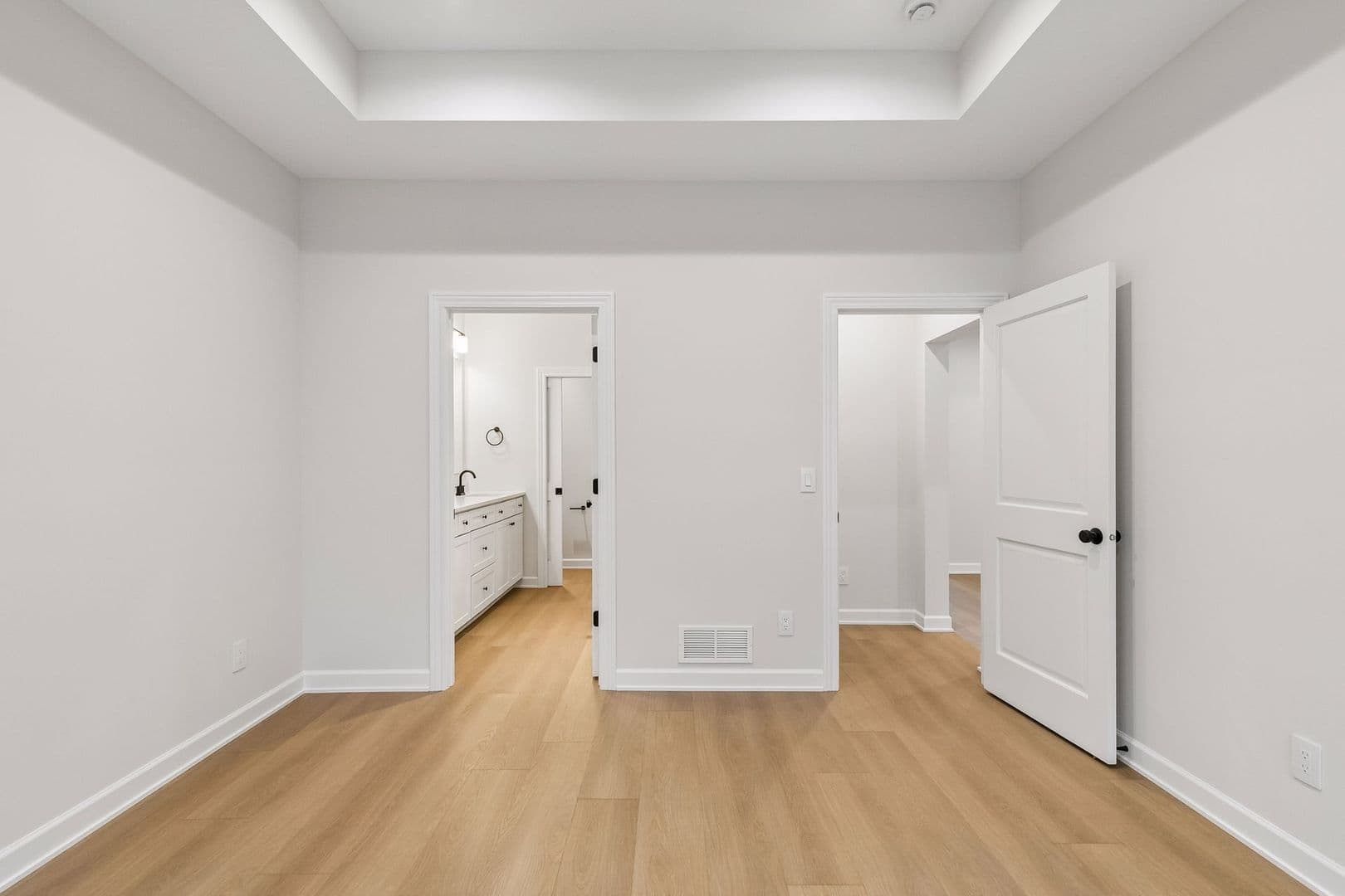 Roberts Apartment: Roberts 44