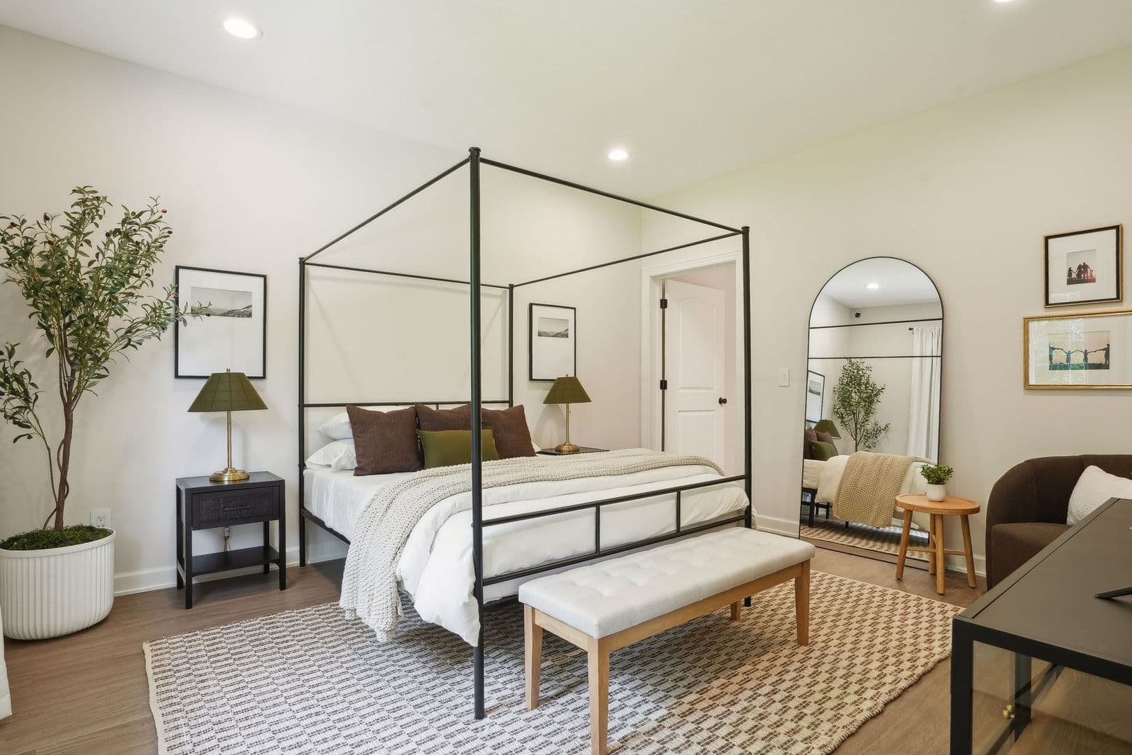 Roberts Townhome: 608 S. Division Street