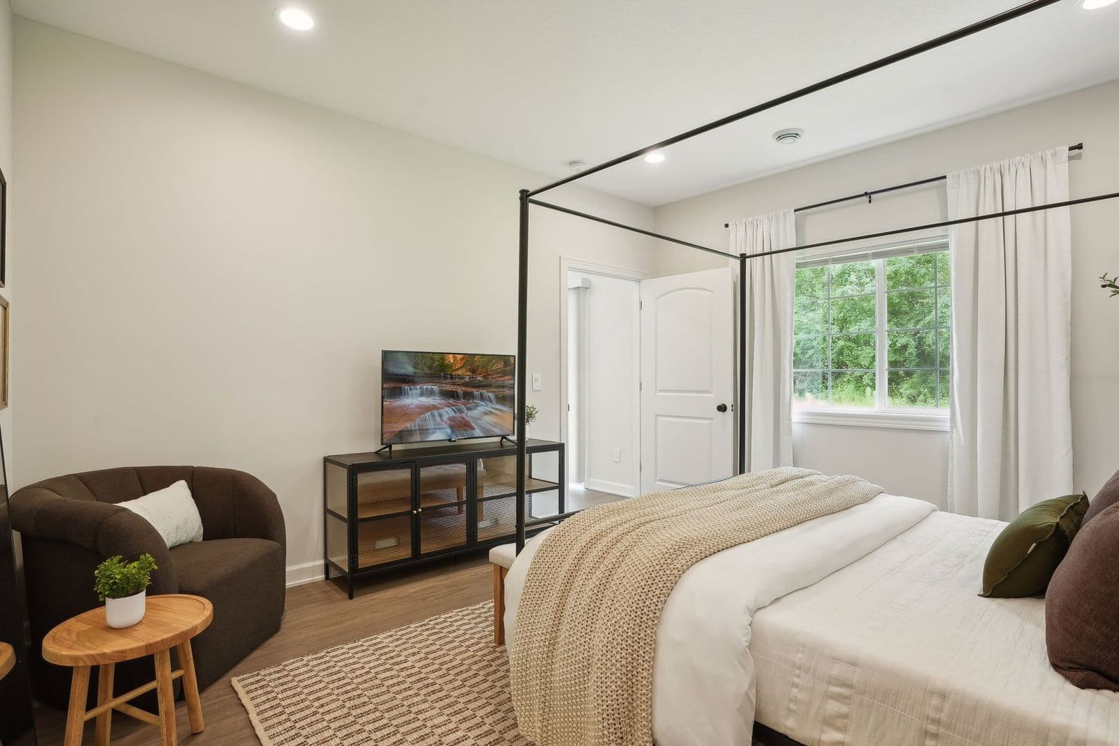 Roberts Townhome: 608 S. Division Street