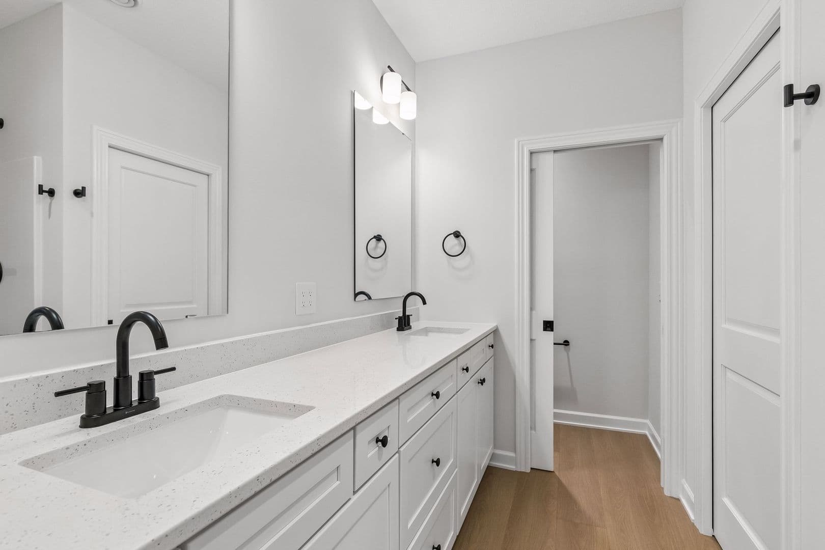 Roberts Apartment: Roberts 44