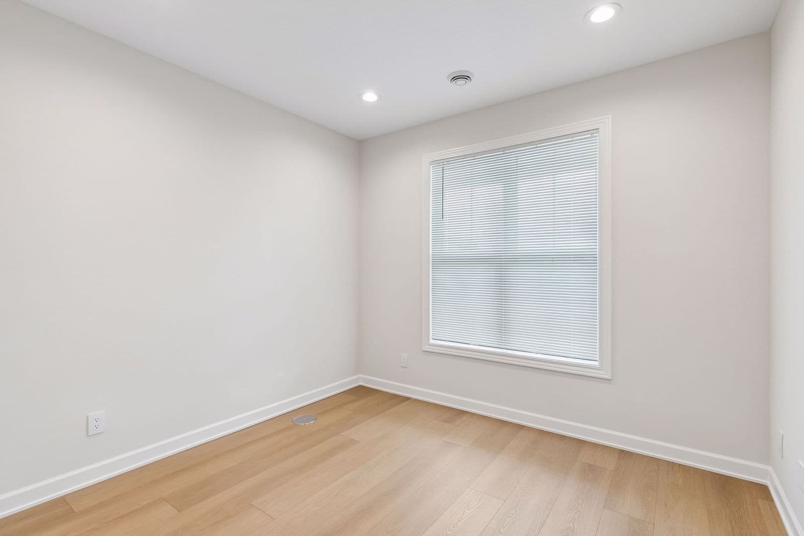 Roberts Apartment: Roberts 44