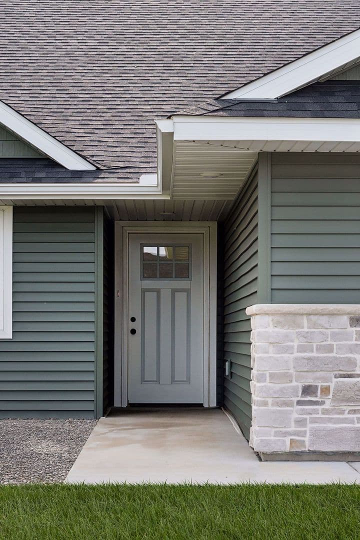 Roberts Townhome: 608 S. Division Street