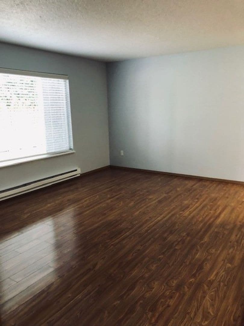 Auburn Apartment: 904 22nd St Ne, Office