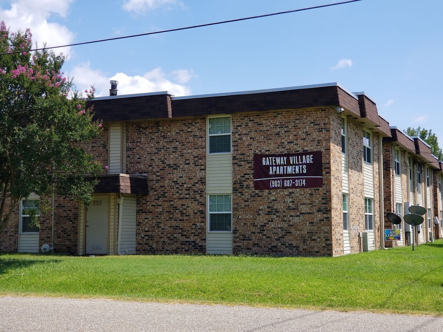 Waskom Apartment: 145 E School Ave
