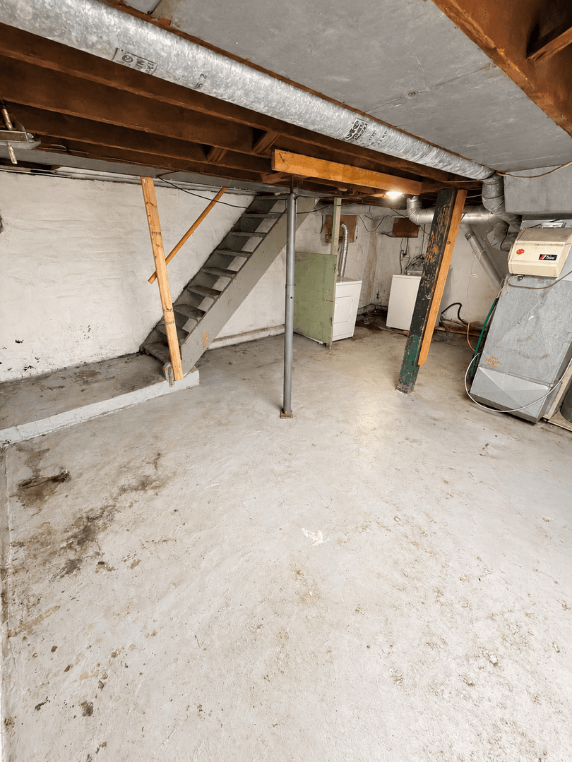Moline Apartment: 1605 - 1607 11th Street