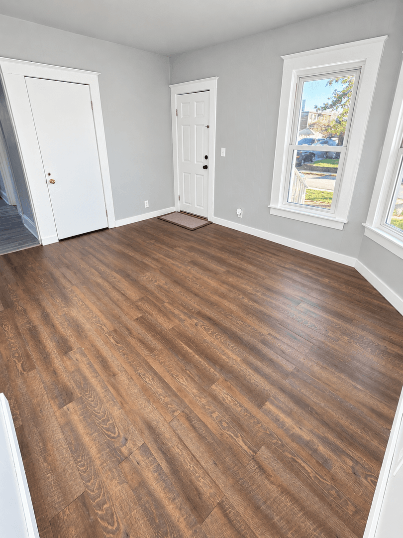 Moline Apartment: 1223 - 1223 1/2 14th Street