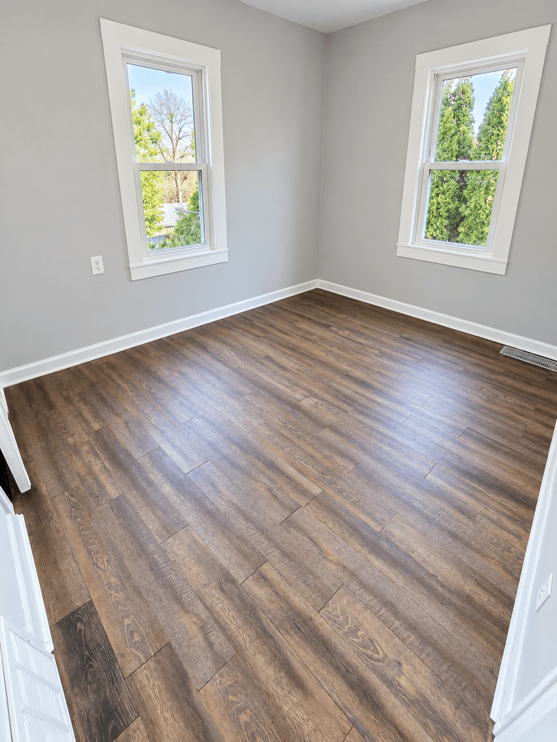 Moline Apartment: 1223 - 1223 1/2 14th Street