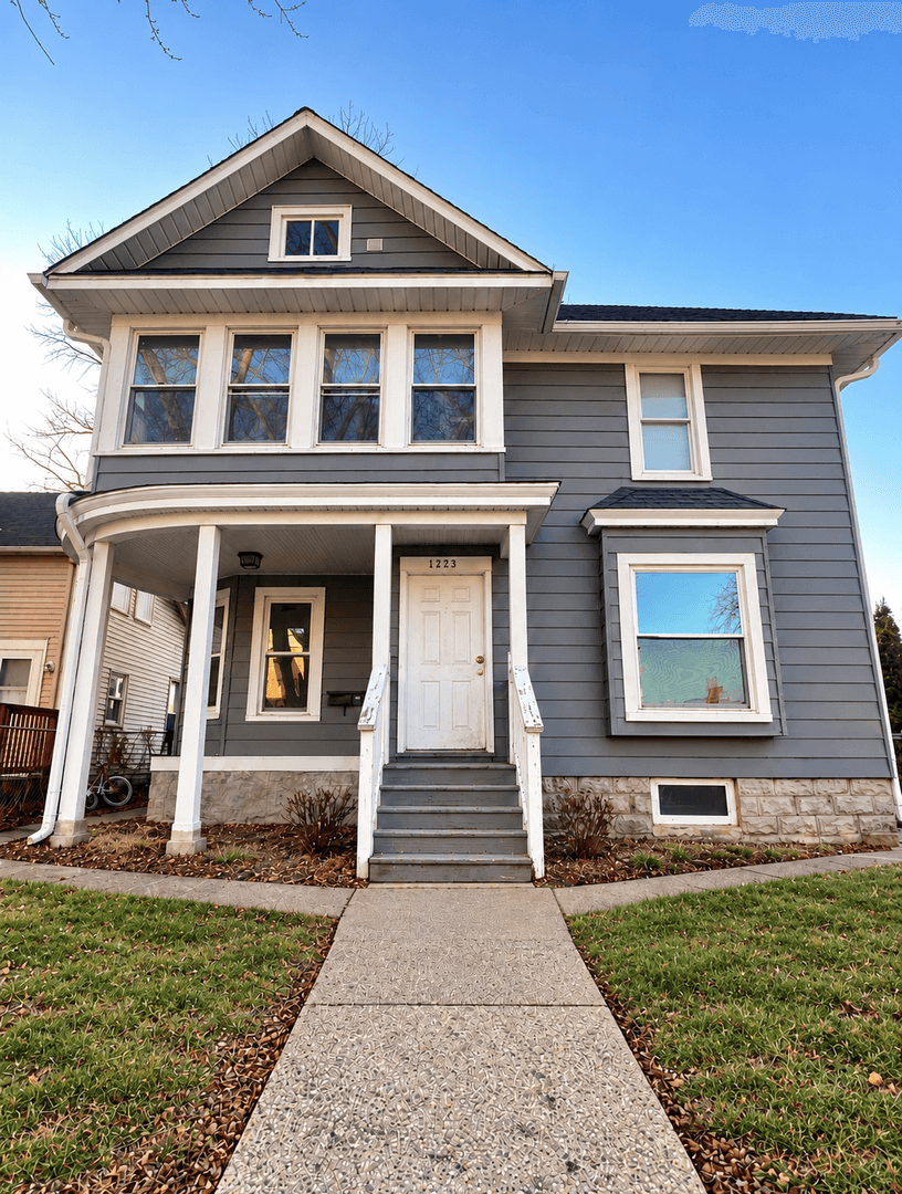Moline Apartment: 1223 - 1223 1/2 14th Street