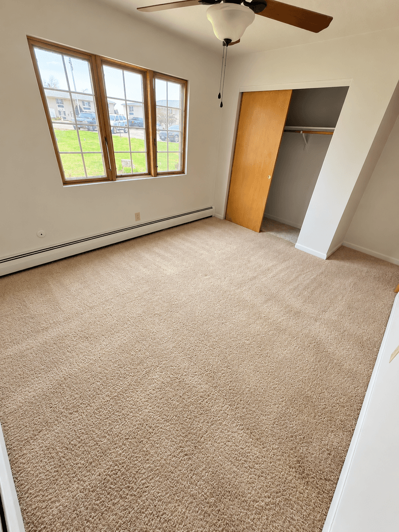 Moline Apartment: 1736 9th Ave