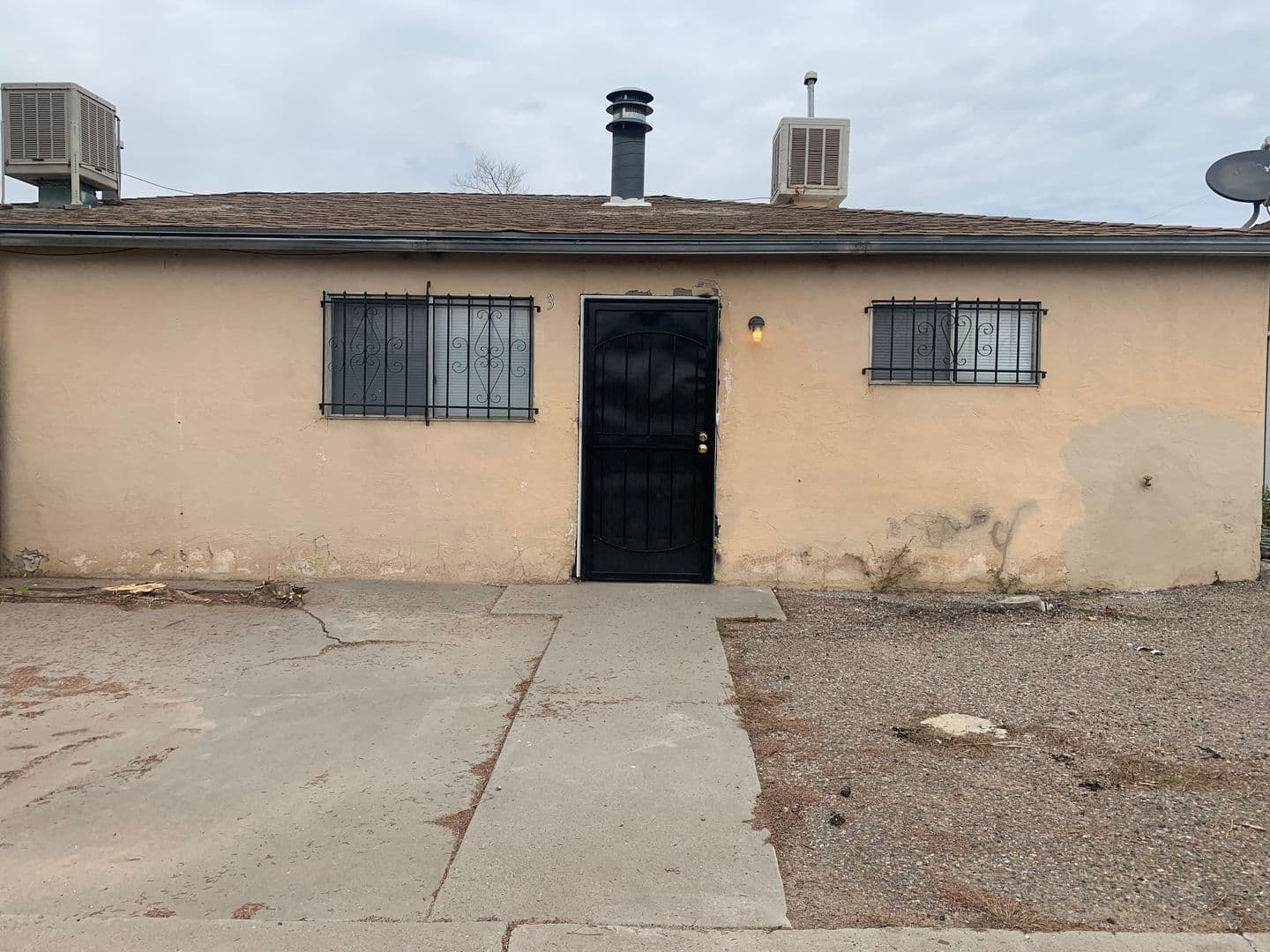 Albuquerque Apartment: 300 General Marshall St NE