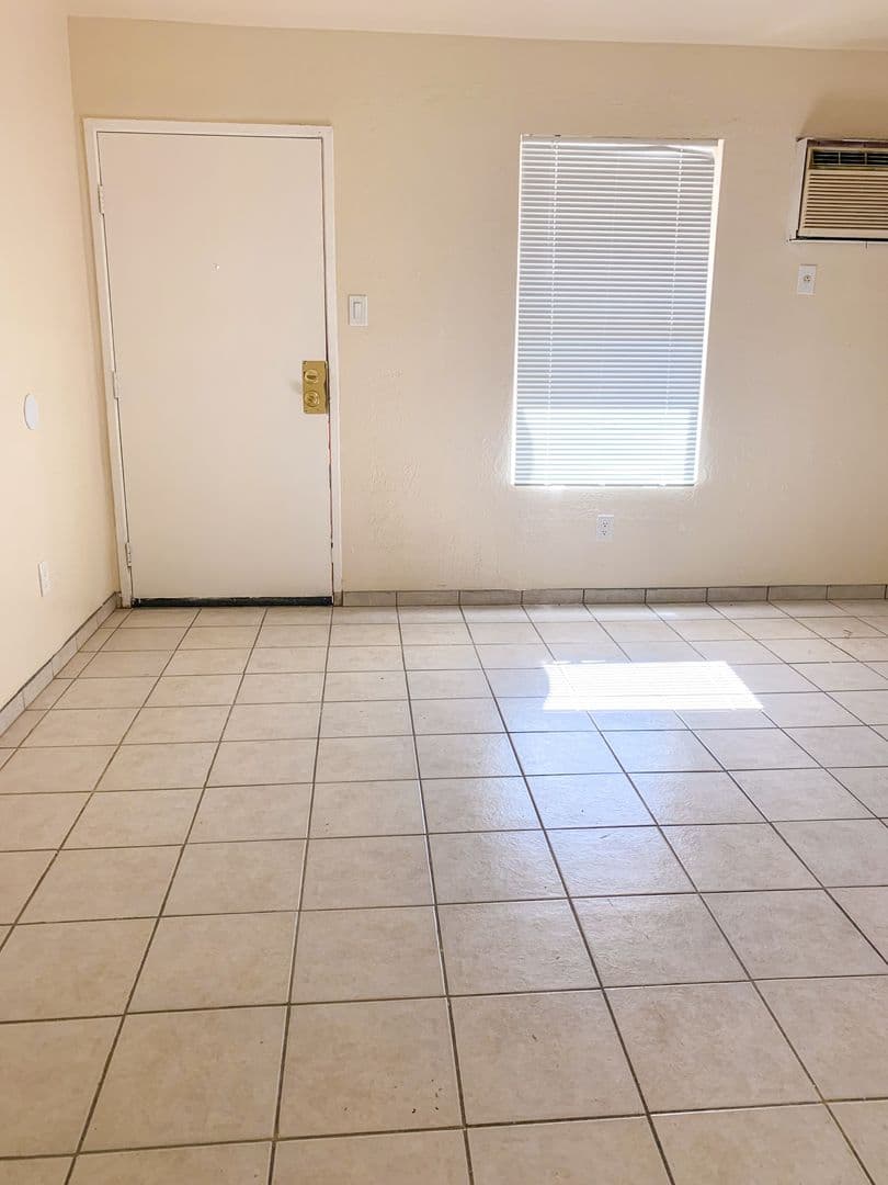 Albuquerque Apartment: 520 Ortiz Dr. SE
