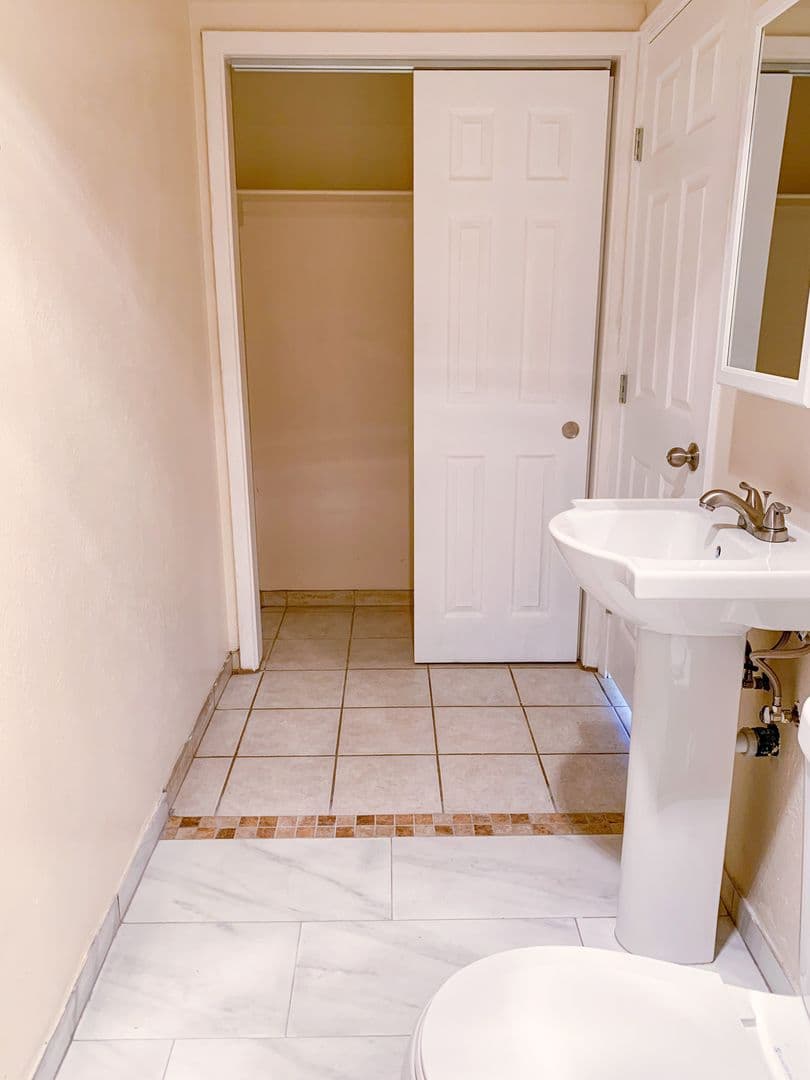 Albuquerque Apartment: 520 Ortiz Dr. SE