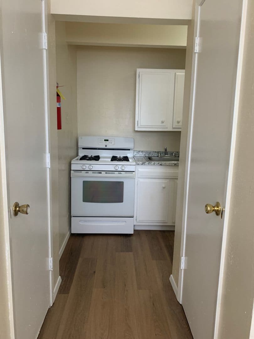Albuquerque Apartment: 300 General Marshall St NE