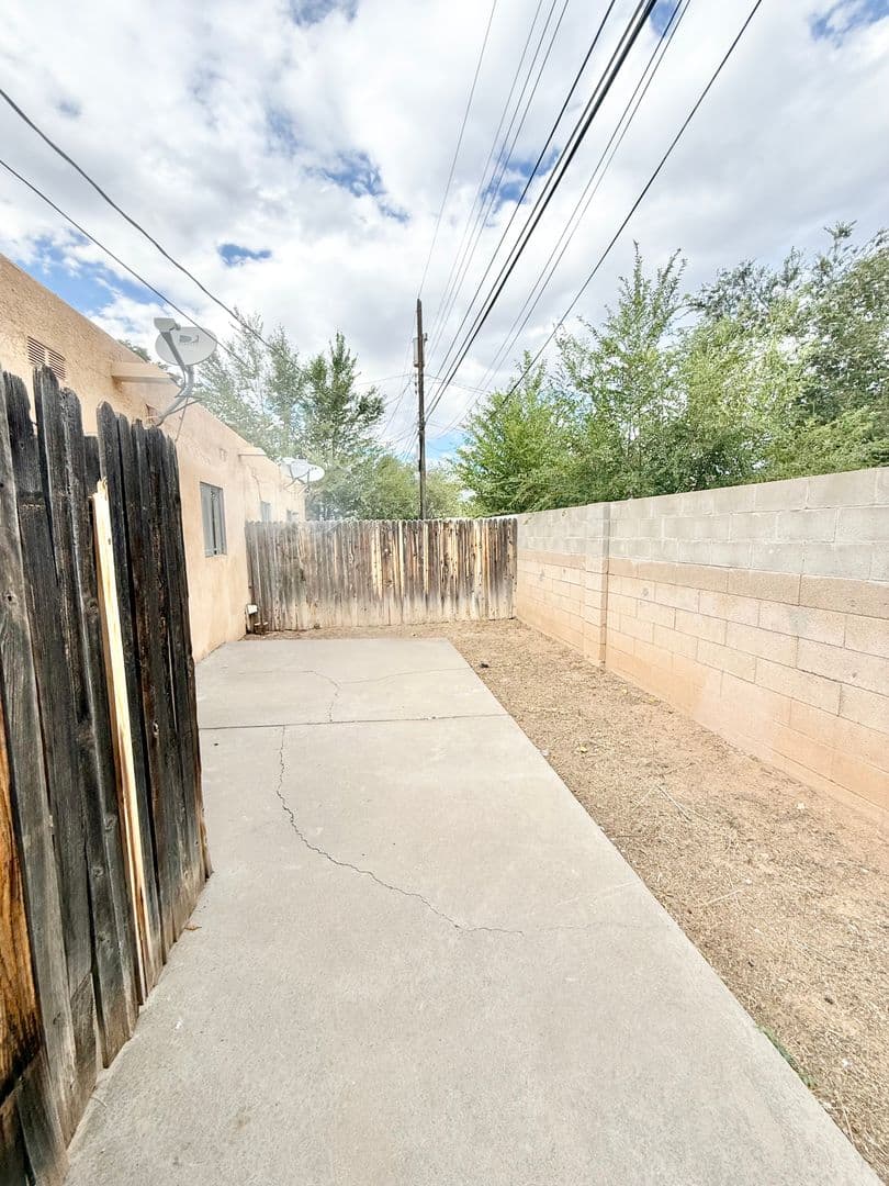 Albuquerque Apartment: 212 General Marshal St Ne
