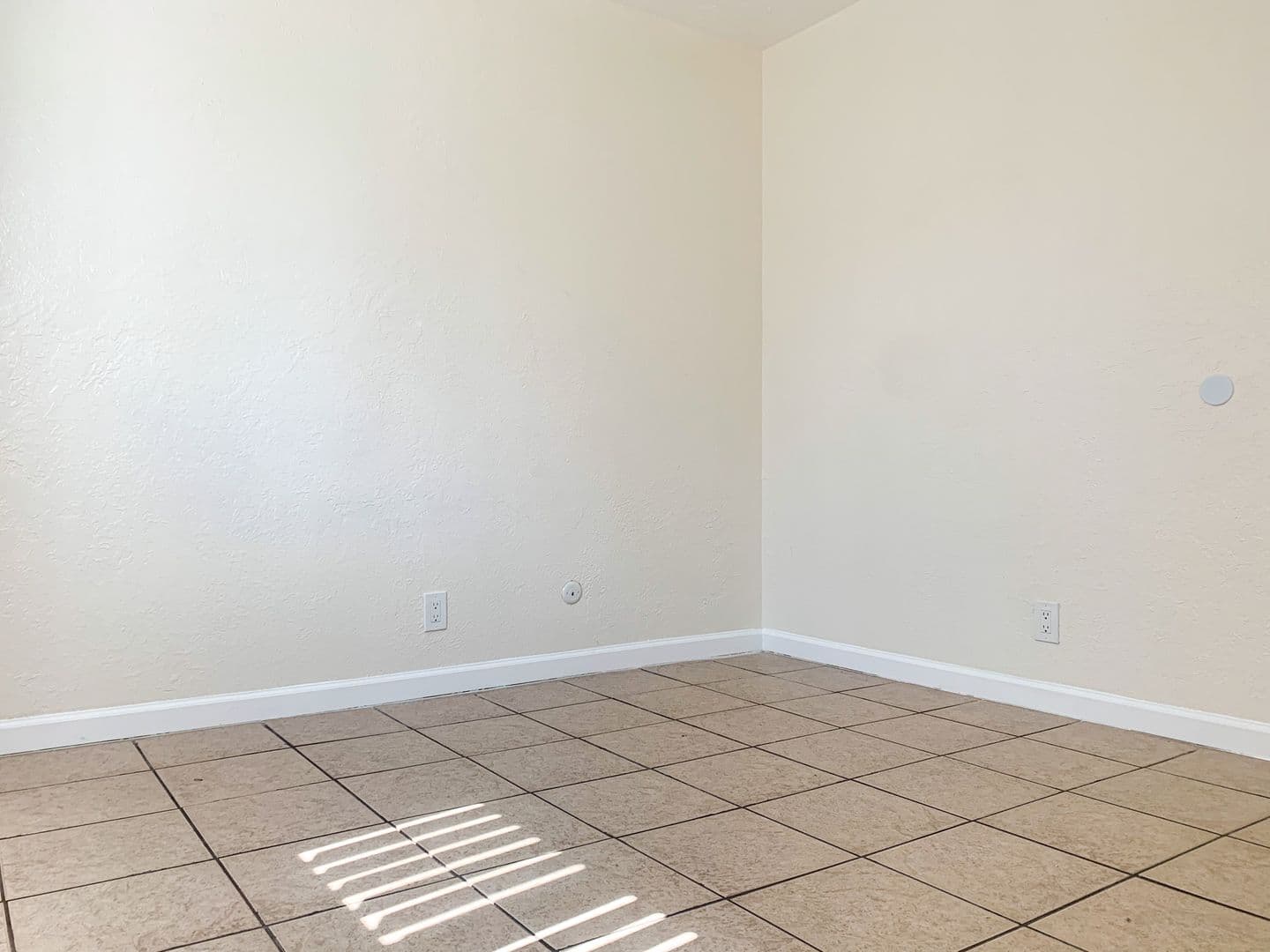 Albuquerque Apartment: 11122 Claremont & 11115 Cordova Ave NE
