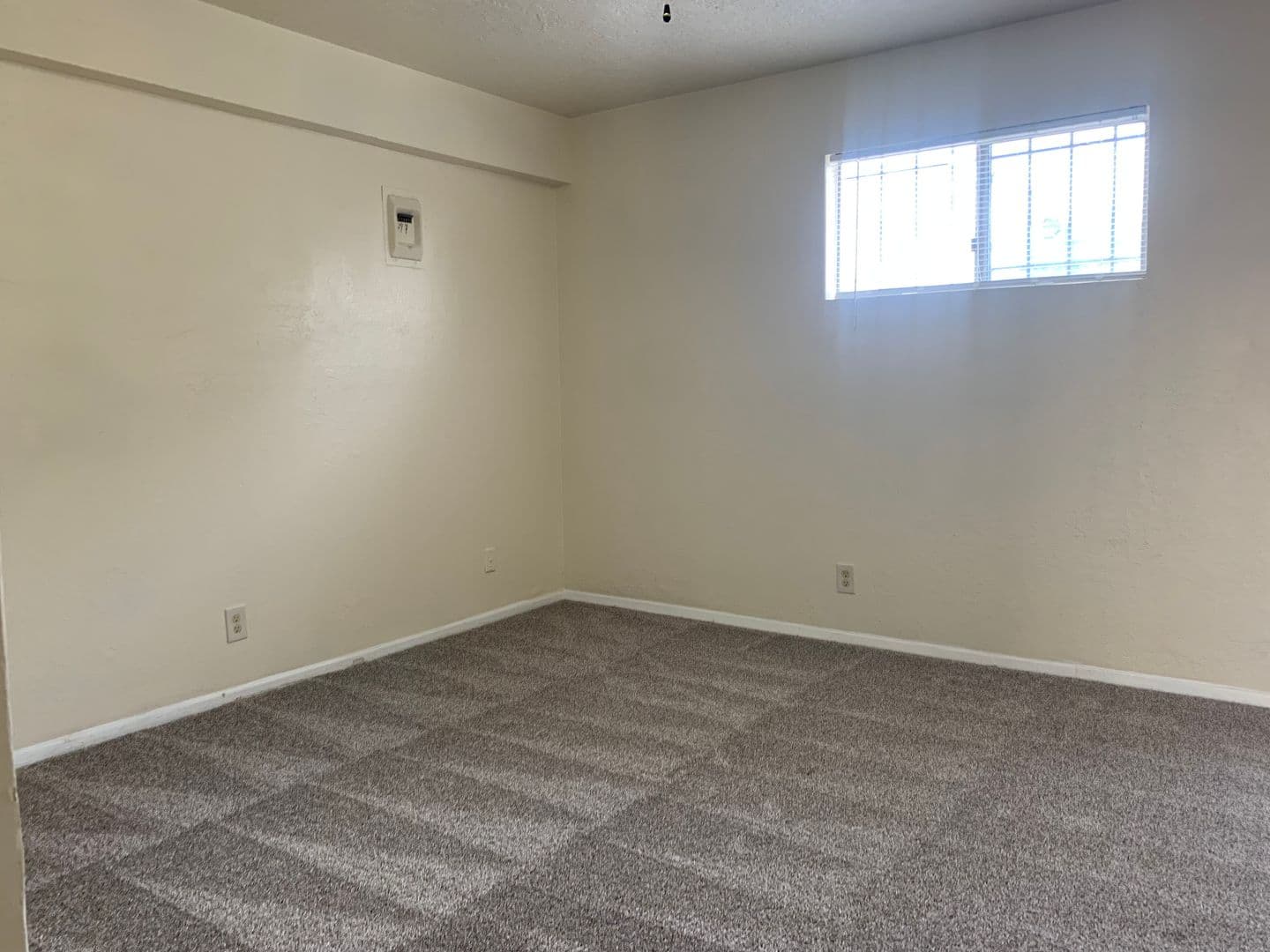 Albuquerque Apartment: 300 General Marshall St NE