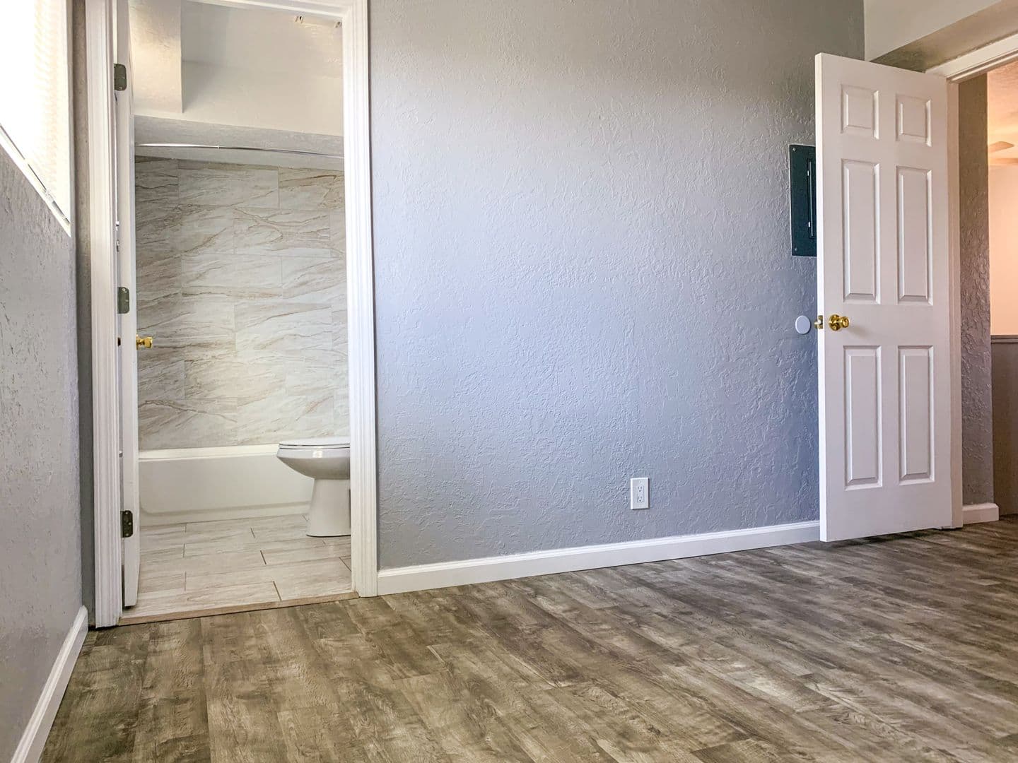 Albuquerque Apartment: 11122 Claremont & 11115 Cordova Ave NE