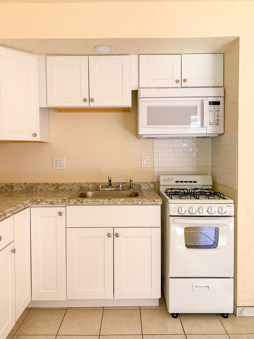 Albuquerque Apartment: 520 Ortiz Dr. SE
