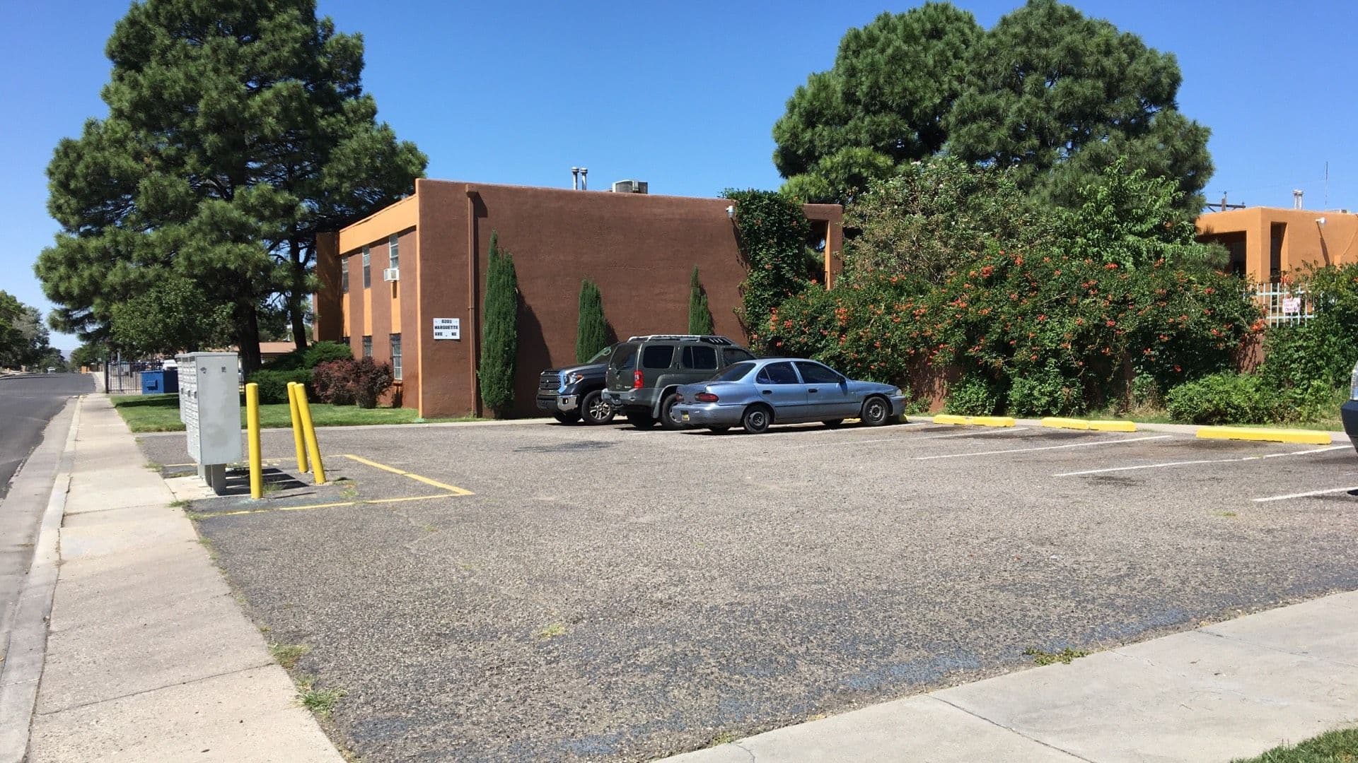 Albuquerque Apartment: 8201 Marquette Ave NE